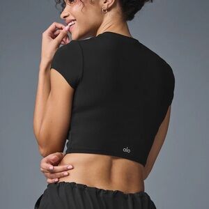 ALO Yoga Alosoft Crop Finesse Short Sleeve